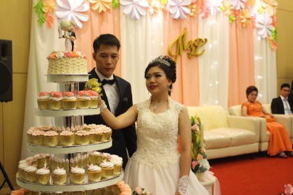 wedding-party__Kmh1n0.jpg